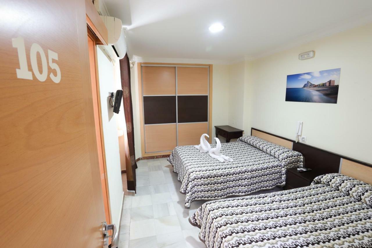 Hostal La Campana La Línea de la Concepción 외부 사진